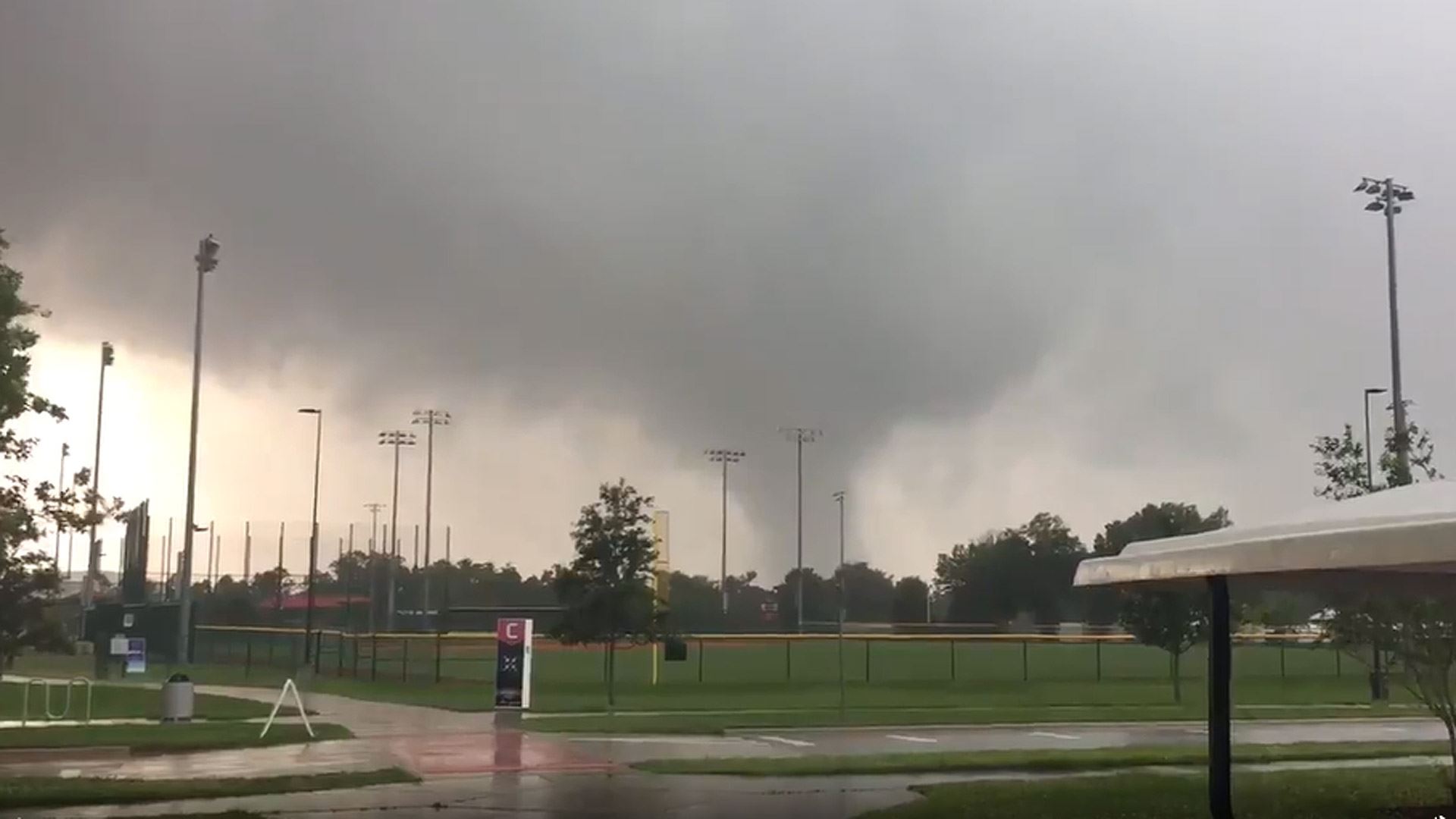 t_0b15ced817de4784bc513f37f6106dc8_name_tornado16x9